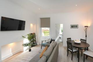 Cosy Corner Troon Apartment - 5