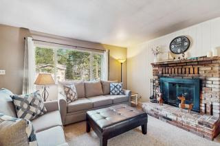 Cozy dog-friendly cabin with large private deck fireplace BBQ-close to trails - 6