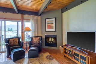 Two-story lakefront condo with access to dock hot tub pool & tennis - 6