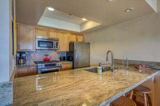 Two-story lakefront condo with access to dock hot tub pool & tennis - 2