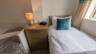 Peaceful 2-Bed Bungalow with Garden and Parking - 4