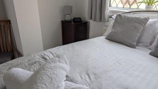 Peaceful 2-Bed Bungalow with Garden & Parking in Bramley Village, Rotherham - 4