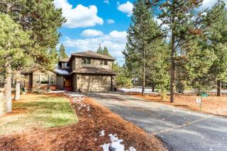 Lovely home near town with private hot tub scenic deck W&D & chic decor - 6