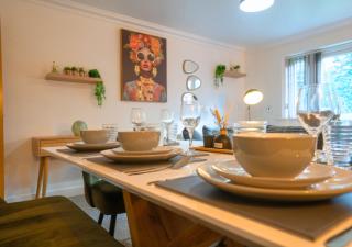 Runway Hse Luxe 5 Bed, with King sized Beds, next to Aiport & NEC, JLR 5 mins - 4