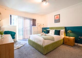 Runway Hse Luxe 5 Bed, with King sized Beds, next to Aiport & NEC, JLR 5 mins - 0