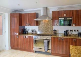 Runway Hse Luxe 5 Bed, with King sized Beds, next to Aiport & NEC, JLR 5 mins - 2