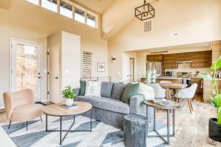Modern mountain & river-view house with balcony deck gym and WiFi - 9