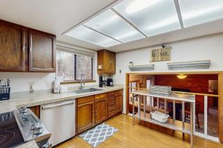 Family friendly home with private hot tub pool table ping pong & SHARC amenities - 3