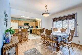 Peaceful retreat with a gas fireplace balcony & washer&dryer - 6