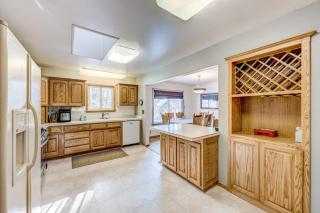 Peaceful retreat with a gas fireplace balcony & washer&dryer - 1