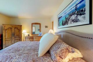 Serene Mountain Home with Private Hot Tub Lake Views One Block from Ski Resort - 4
