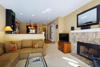 Stylish Townhome with Deck & Shared Hot Tub - Walk to Beaches Near Skiing - 2