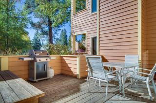 Stylish Townhome with Deck & Shared Hot Tub - Walk to Beaches Near Skiing - 3