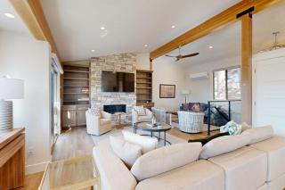 Treehouse-Style Townhouse with Lake Views in Incline Village - 7