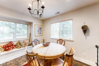 Mountain-view dog-friendly home with large yard in private locale near skiing - 7