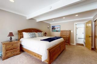 Alpine Serenity - Cozy Condo with Tennis Fireplace & BBQ in Incline Village - 2