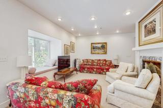 Family-Friendly townhouse near lake - convenient & walkable location - 0