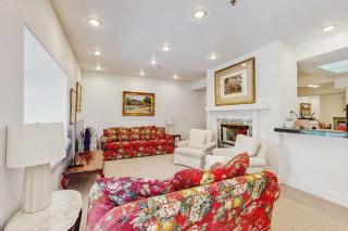 Family-Friendly townhouse near lake - convenient & walkable location - 6