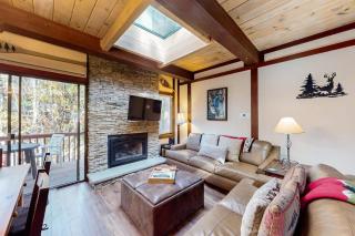 Spacious townhome with creekside patio & gas fireplace - 10-minute walk to lake - 0