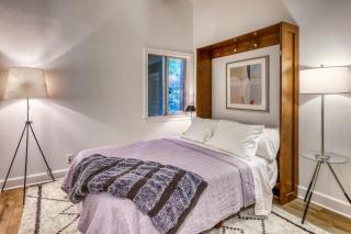 Charming condo near the lake with grill full kitchen & W&D - 2
