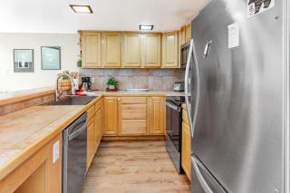 Two-Level Condo with Shared Outdoor Pool Free WiFi Fireplace & washer&dryer - 6