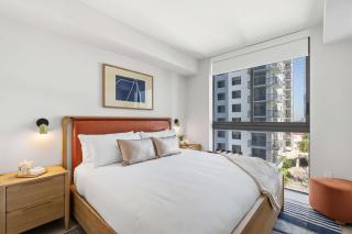 Prime Downtown Location with Rooftop Pool - 9