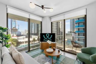 Prime Downtown Location with Rooftop Pool - 7