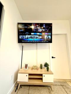 Modern 2 Bedroom Apartment 20 Min to Times Square Sleeps 6 - 4