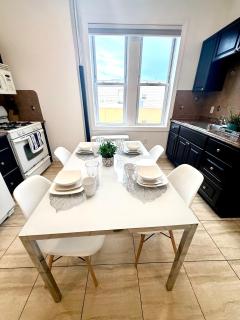 Modern 2 Bedroom Apartment 20 Min to Times Square Sleeps 6 - 7