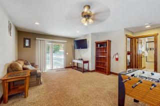 Spacious & high-end executive home with gourmet kitchen - Family friendly - 2