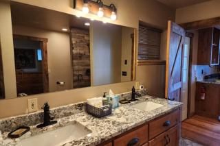 Lakefront home with wraparound deck modern appliances WiFI & dog-friendly - 1
