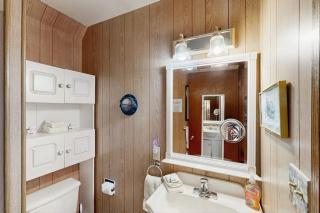 Oceanfront cottage with private hot tub & W&D- central locale near beach access - 1
