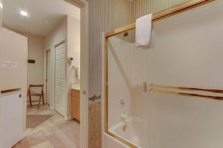 Cozy studio condo with free WiFi shared pool & tennis near river - 1