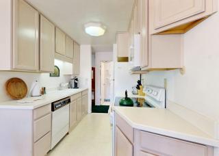 Midtown Condo with Deck & Clubhouse with Pool - 2-Minute Drive to Skiing - 3
