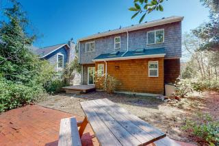 Charming cabin with patio firepit fast WiFi full kitchen & W&D - 6