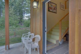 Cozy woodland cabin in a peaceful location with forested views - 7