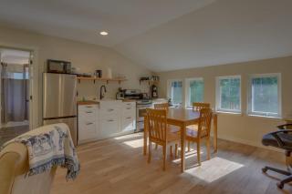 Cozy woodland cabin in a peaceful location with forested views - 6