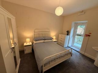 1 Bron Rhedyn Holiday Cottage - 3