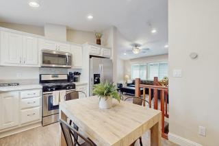 Four Bedroom Home in the Heart of South Lake Tahoe near Ski Resort and Stateline - 6