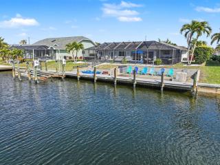 The Salty Pelican Retreat Gulf Access & Hot Tub - 9