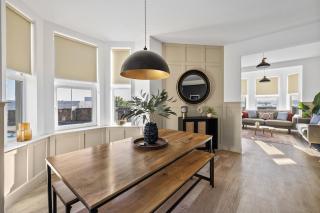 Stunning 7 bedroom house - 4