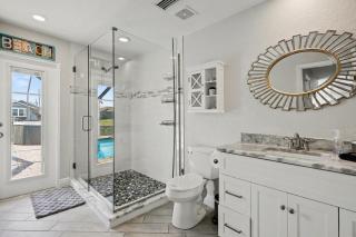 The Salty Pelican Retreat Gulf Access & Hot Tub - 2