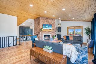 Hot Tub, Sauna, Outdoor Firepit, Pool Table, 6-Bed - 6