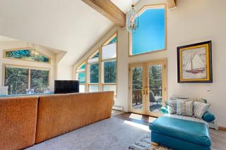 Experience 'Lake Life' with stunning views expansive deck bbq - close to village - 6
