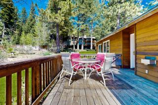 Experience 'Lake Life' with stunning views expansive deck bbq - close to village - 4