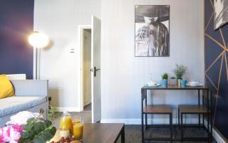 Tudors eSuites One Bedroom Apartment #6StP - 5