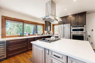 Amazing woodland home with private hot tub fireplace & serene lake view deck - 6