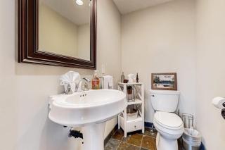 Amazing woodland home with private hot tub fireplace & serene lake view deck - 1