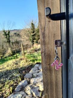 The Nest - Secluded Cabin with Panoramic Views - 4