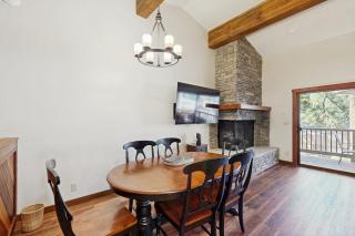Inviting condo with gas fireplace & grill sleeps 8 - Zephyr Cove - 1